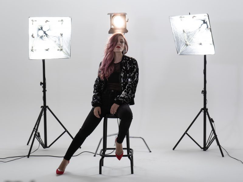 Carola, online il nuovo singolo “Buco Nero”: pop pieno di energia