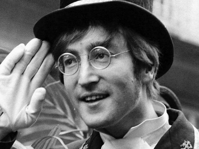 John Lennon, curiosità e vita del poeta musicale più famoso