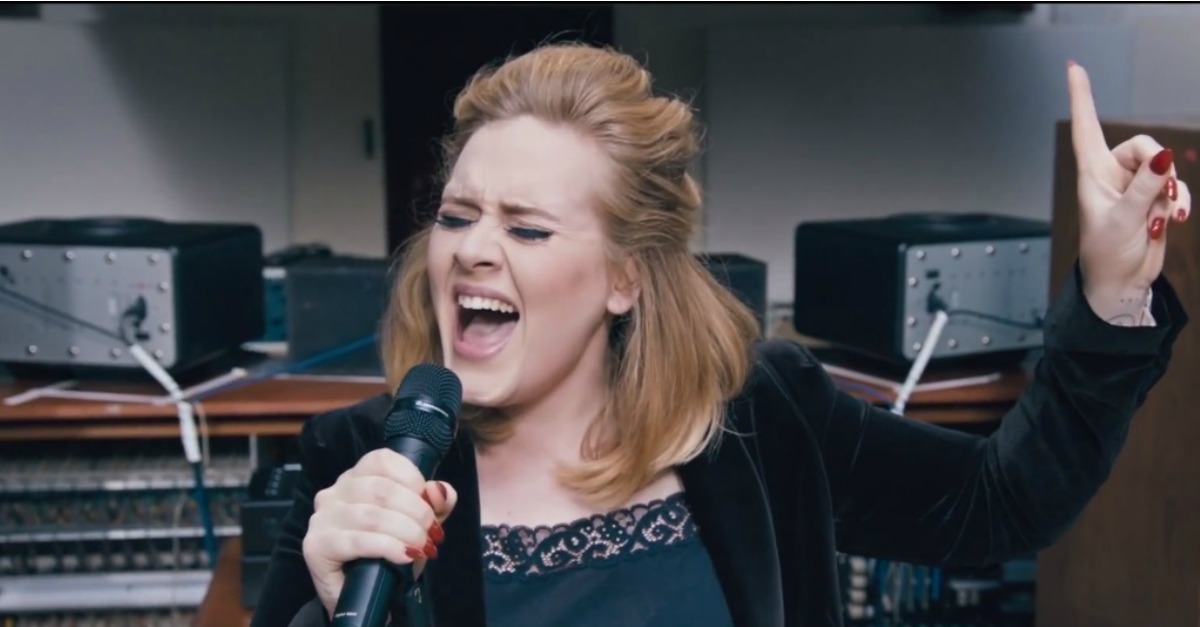 Adele presenta a sorpresa l’inedito “When we were young” live!