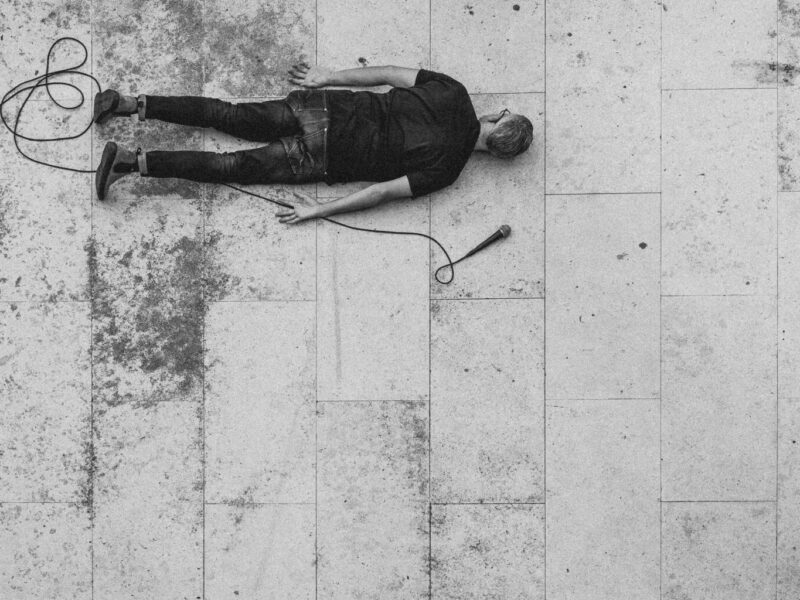 ZEMIC pubblica il nuovo EP “Va Tutto Bene”, tra rock alternativo e i codici segreti del vivere